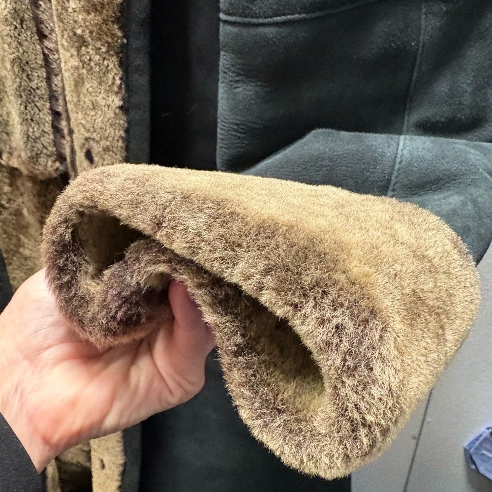 Beautiful Shearling Coat - Picture 8 of 16